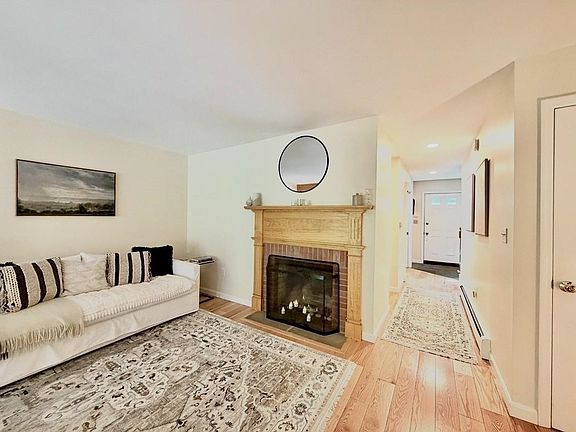5th image of 121 Townhouse Way #20