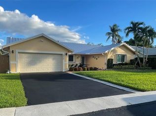 8520 SW 27th Pl, Davie, FL 33328