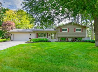 3298 Lakeside Dr, Shelby Township, MI 48316