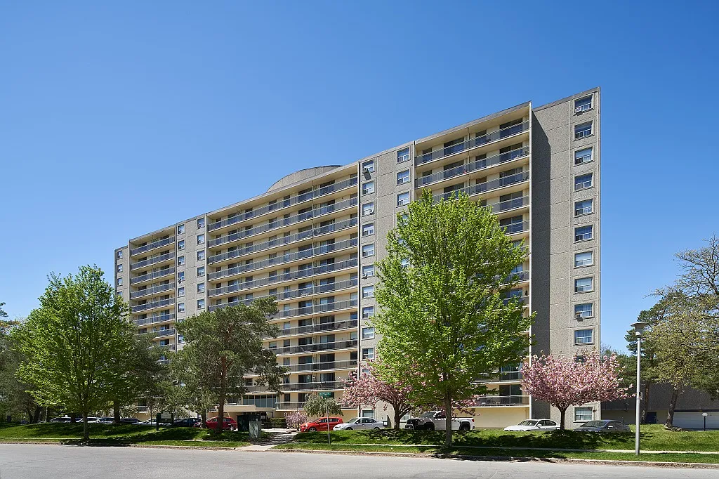 105 Cherryhill Blvd, 160 Cherryhill Place, 200 — Photo 4
