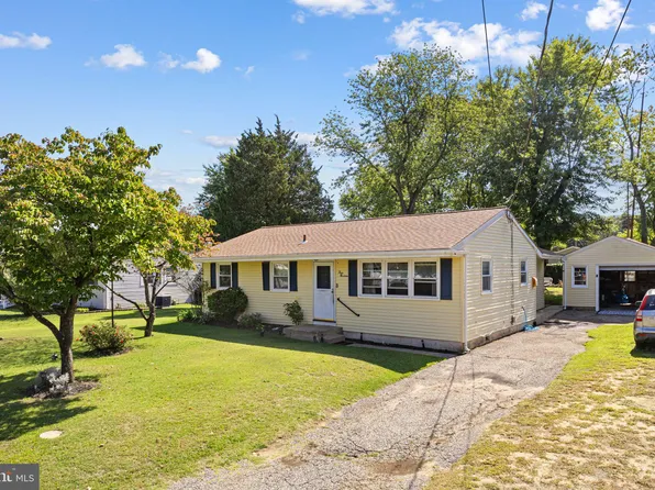 413 Hickory Ln, Mount Laurel, NJ 08054