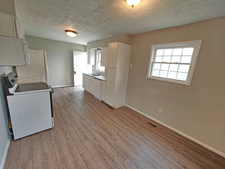 1442 Coachlite Dr — Photo 16