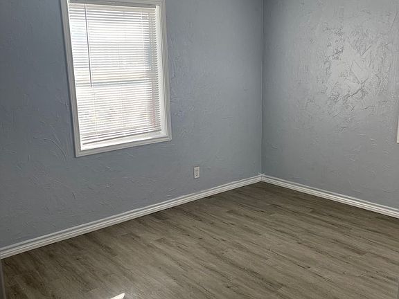 3rd image of 2718 Duncan Dr #B