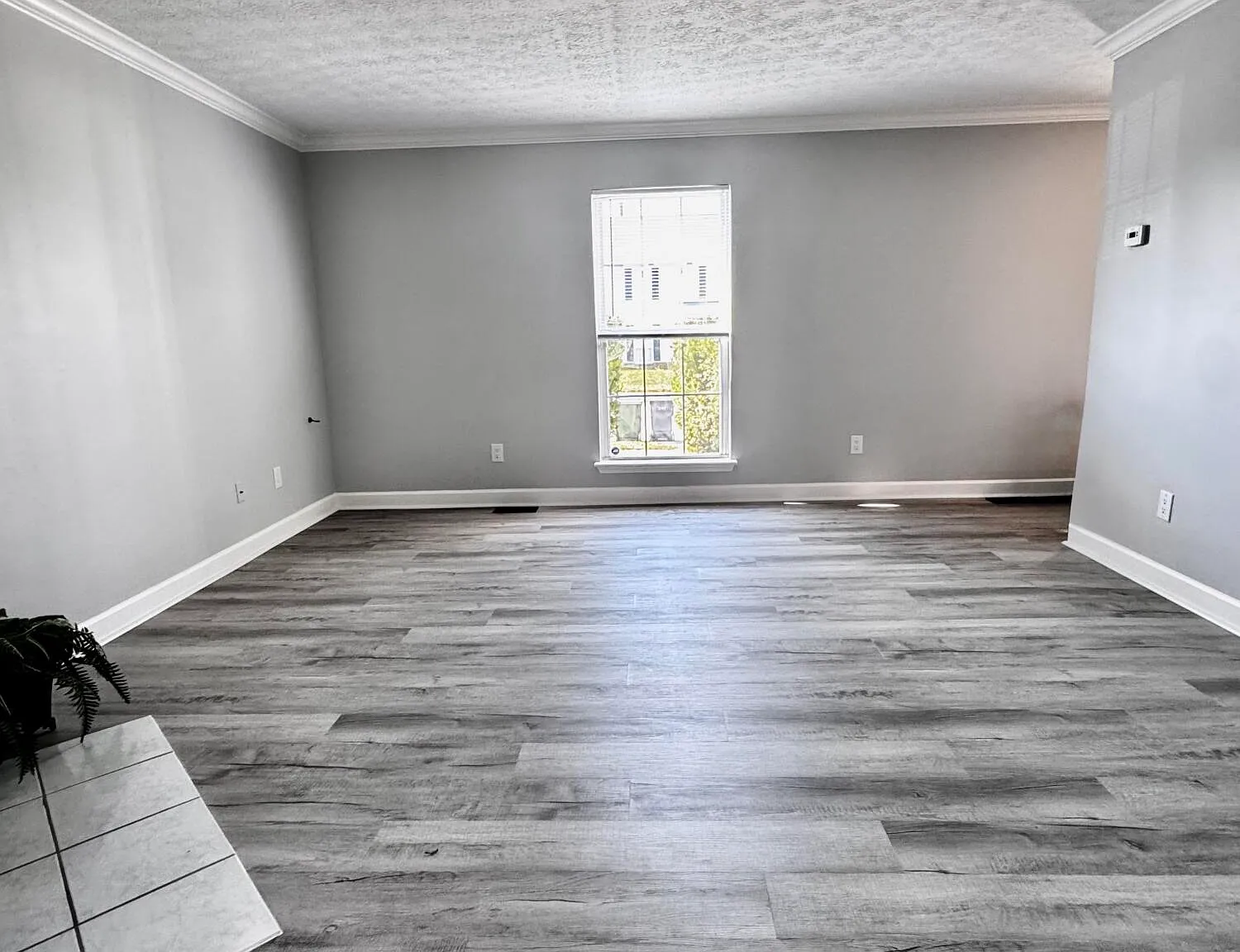 4 bed, 2.5 bath, 1818 sqft, $2,400 — Photo 2