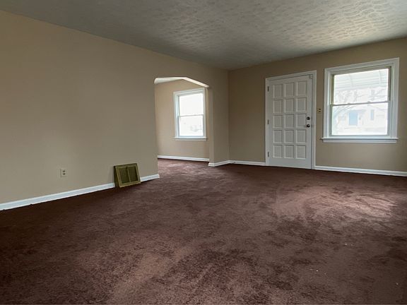 3rd image of 1568 Redwood Ave