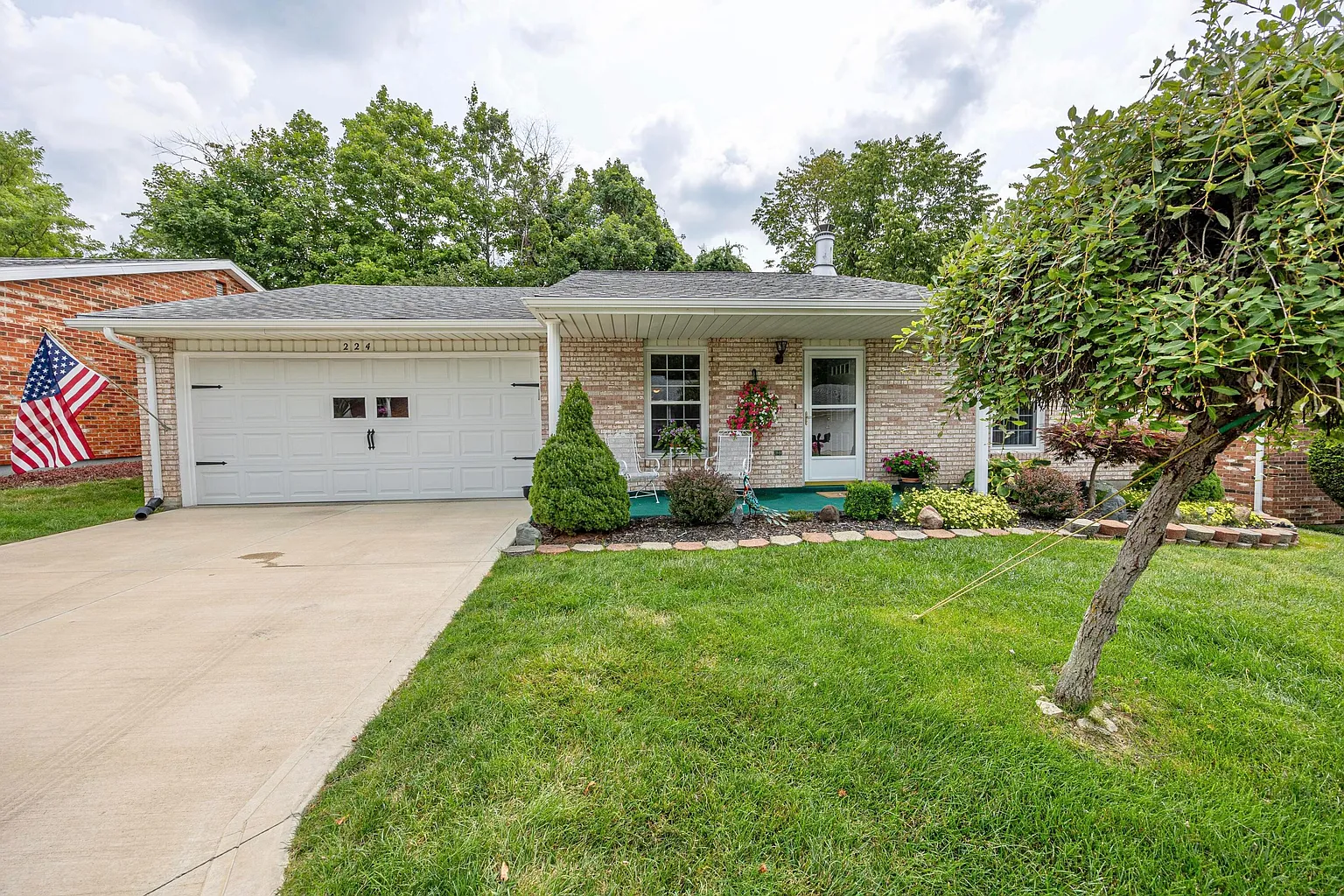 224 Green Tree Ln photo 1