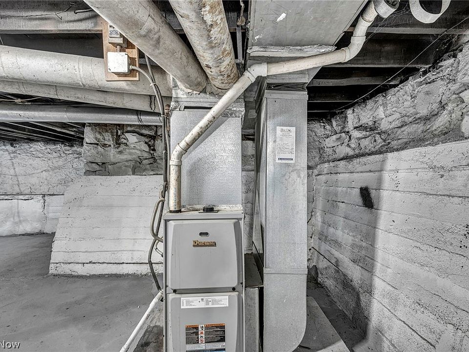 40th image of 262 E Walnut St