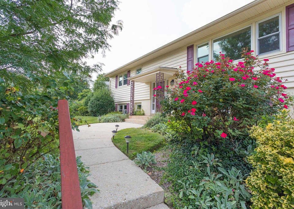 1st image of 1636 Warner Ave