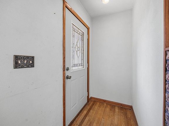 3rd image of 740 Bliven Rd