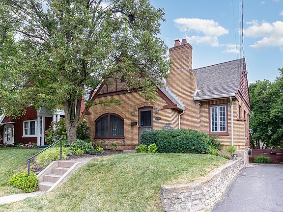 2nd image of 840 Alhambra Ct