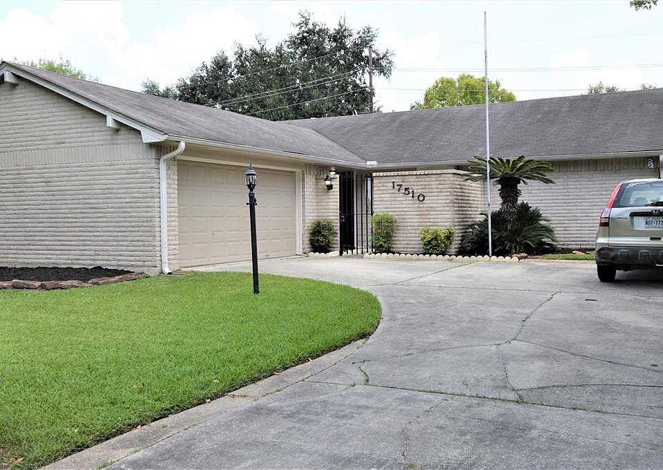 1st image of 17510 Golf Club Dr