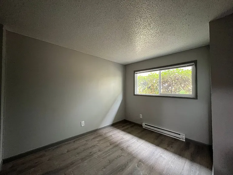 Executive East — Photo 27