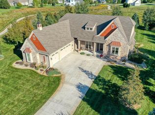 W298N3396 S Imperial DRIVE, Pewaukee, WI 53072