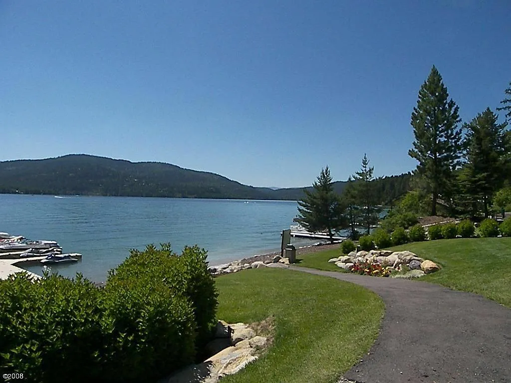 1750 E Lakeshore Dr — Photo 2