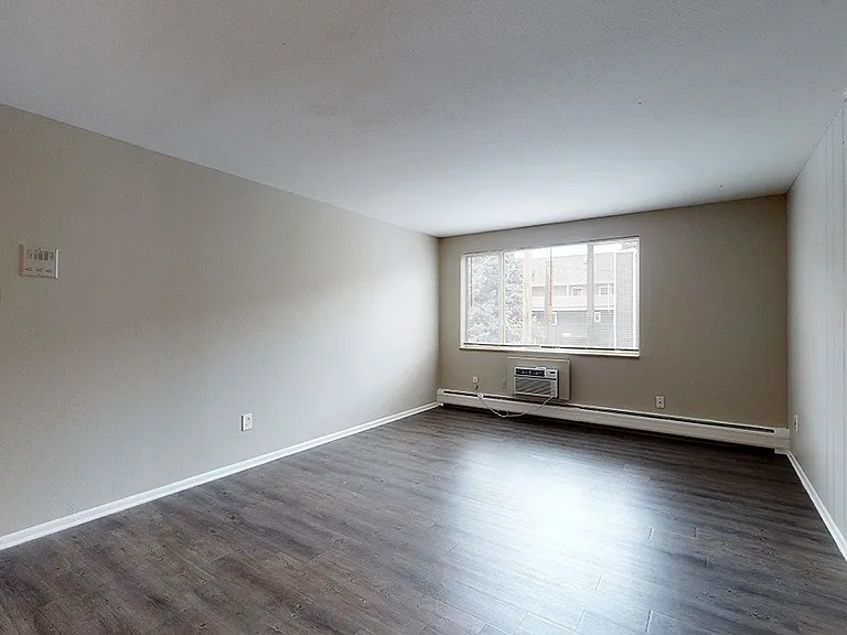 Woodside — Photo 3