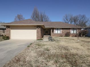 1453 W McGee St, Springfield, MO 65807