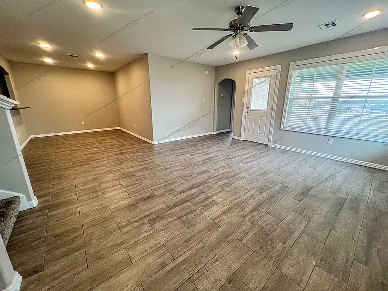 6621 Leightyn Ln — Photo 3