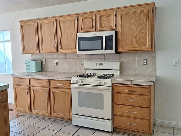 3rd image of 3171 Castle Canyon Ave
