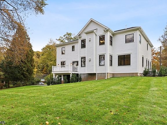 3rd image of 25 Beverly Rd