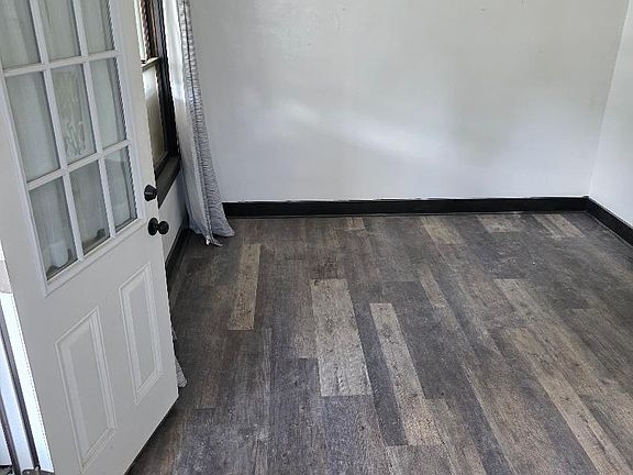 3rd image of 427 Mount Vernon Ave