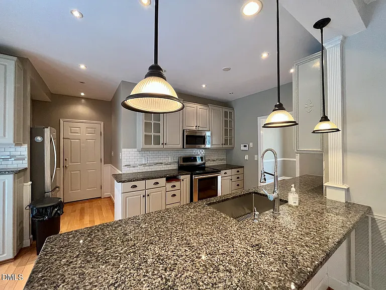 18 Garden Hills Ct — Photo 8