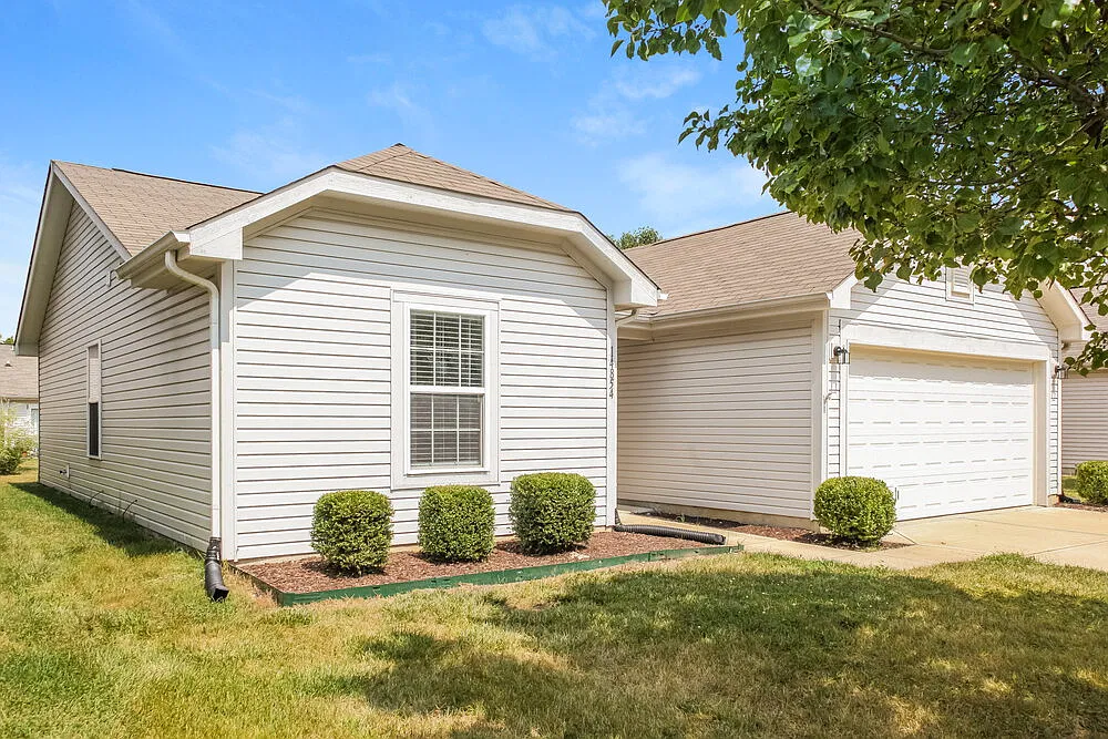 3 bed, 2.0 bath, 1030 sqft, $1,715 — Photo 1