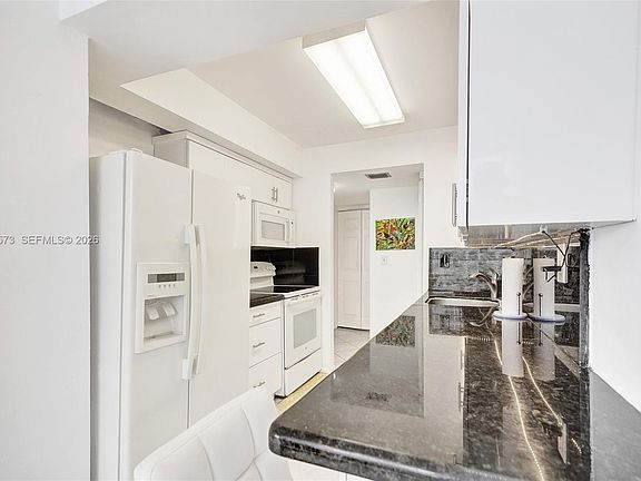 3rd image of 231 174th St APT 1611