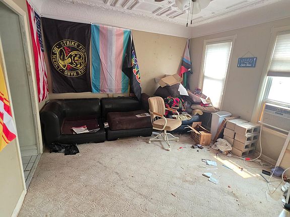 3rd image of 1110 N 8th Ave E