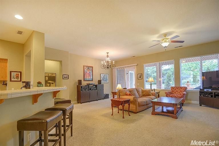 1st image of 600 Sawka Dr