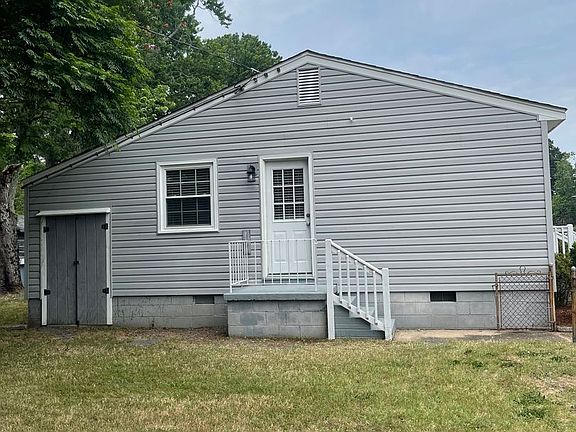 3rd image of 7701 Roanoke Ave