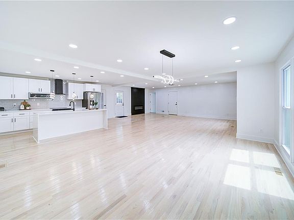 4th image of 4307 Cedar Wood Dr SW