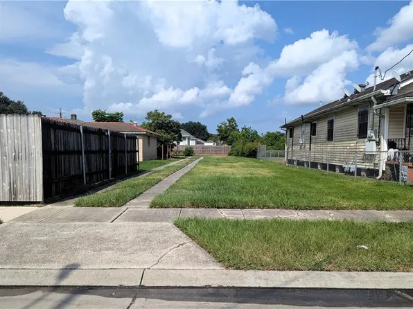 1115 Derbigny St, Gretna, LA 70053