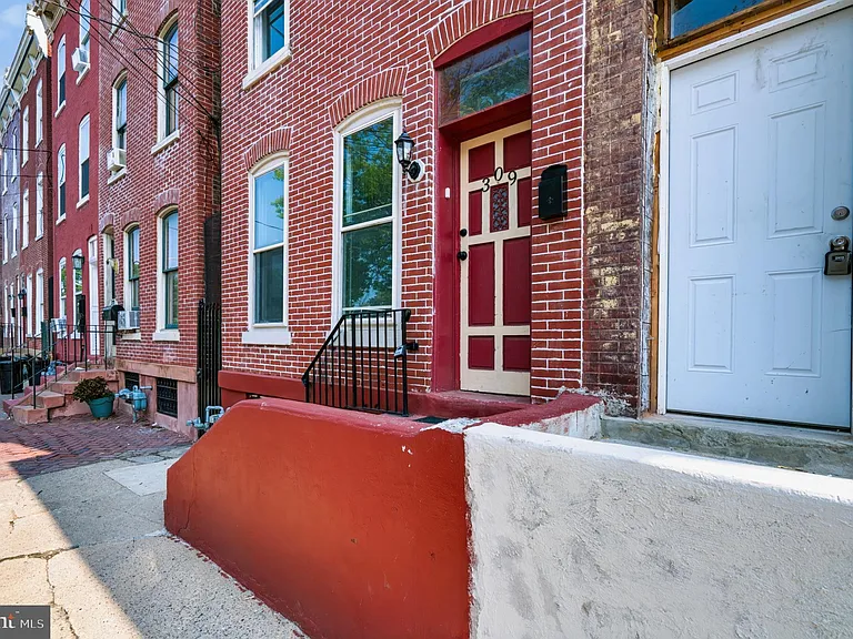 309 Academy St — Photo 1