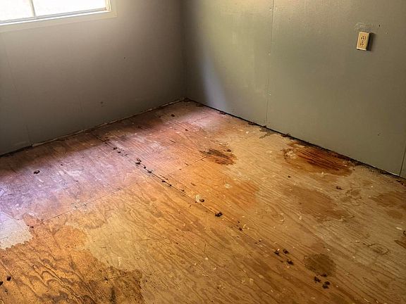 3rd image of 450 Bowen Ln