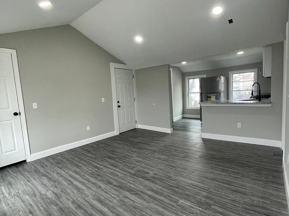 154 Earle St #3