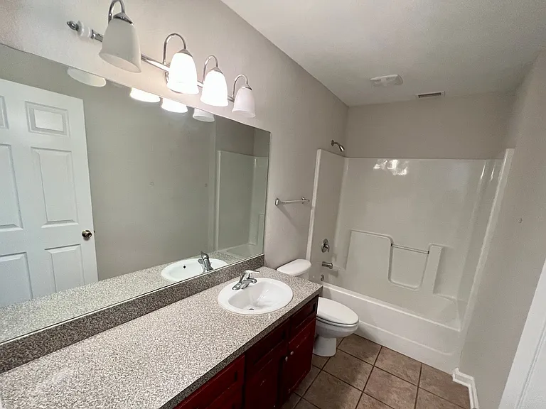 4556 Deslin Dr — Photo 10