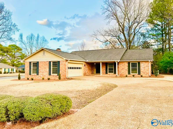 1702 Carriage Way SE, Decatur, AL 35601