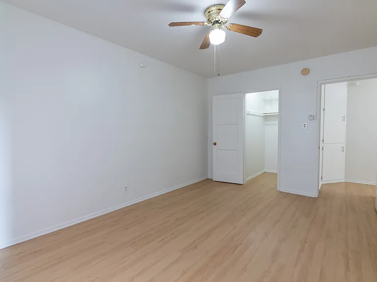 Gayley Manor Apartments — Photo 34