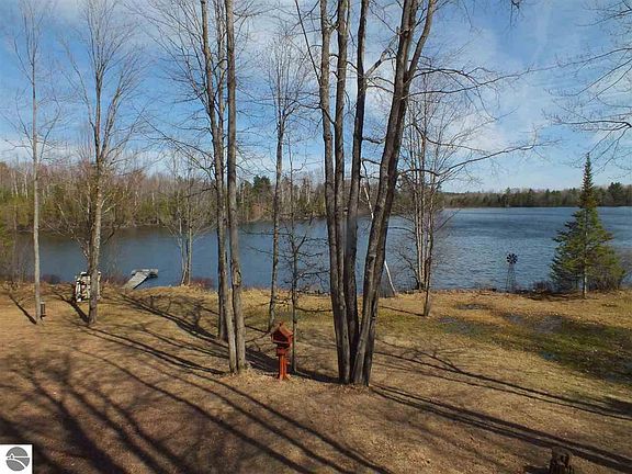 3rd image of 1389 Wildwood Shores Dr SE