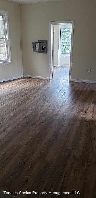 2nd image of 512 Grove St APT 3