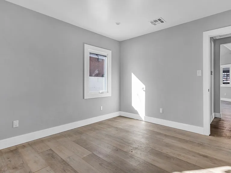 2824 S Redondo Blvd — Photo 3