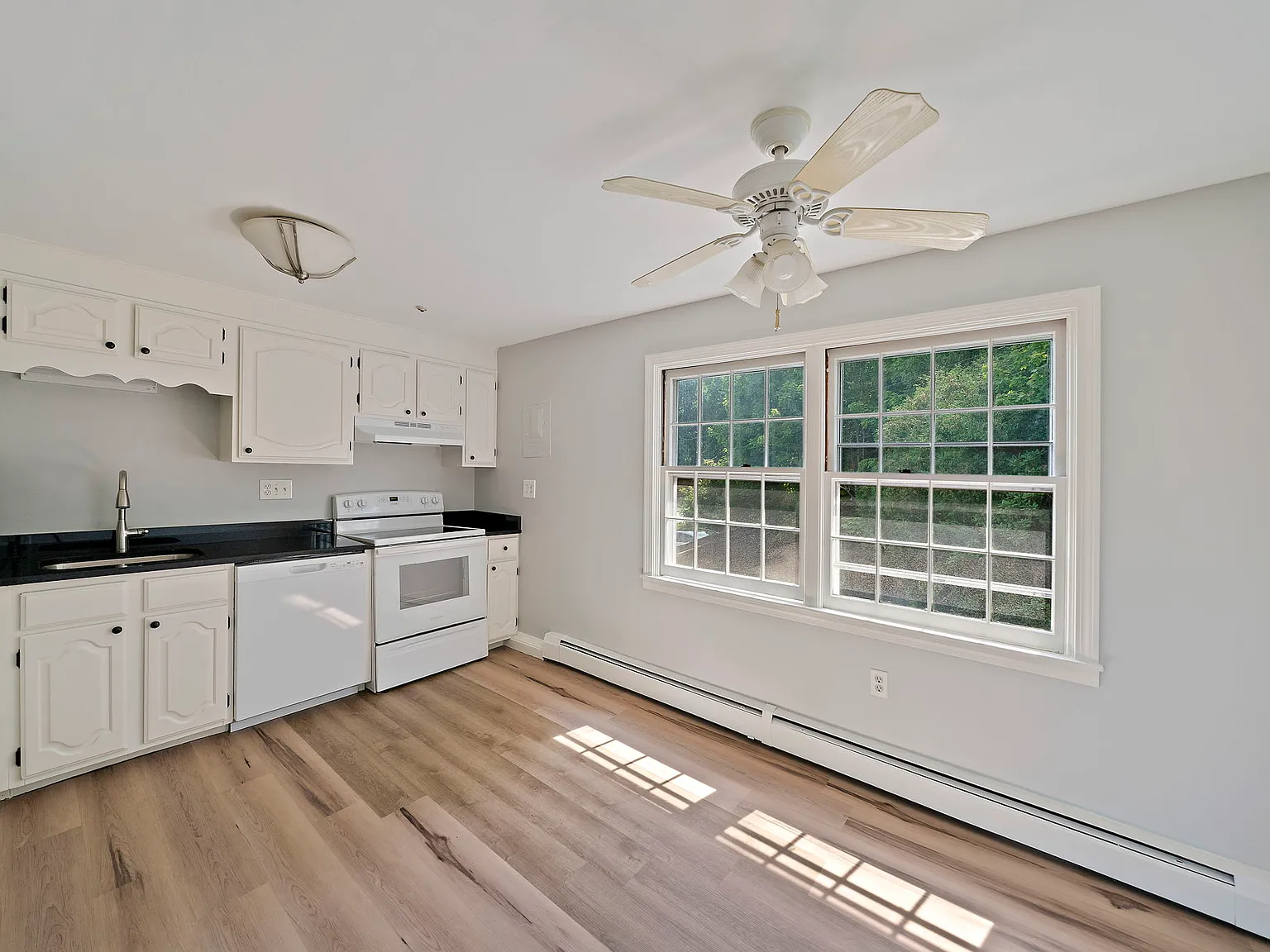 2 bed, 828 sqft, $2,450 — Photo 3