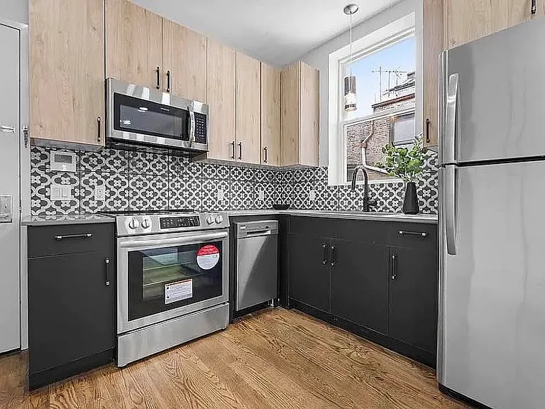 610 Maple St #3L — Photo 2