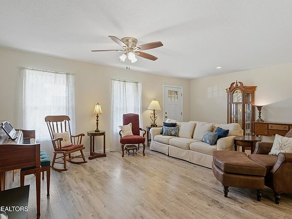 2nd image of 482 Klondike Cir