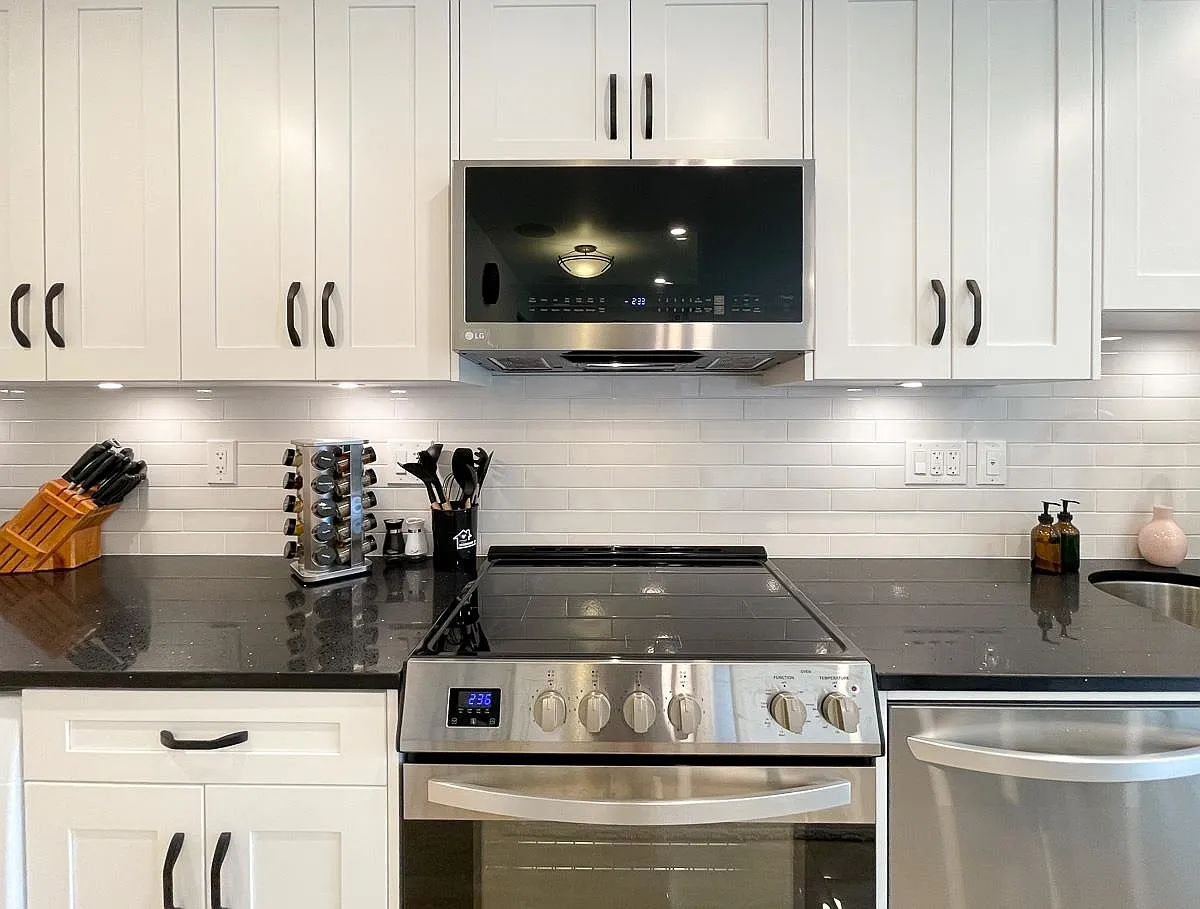 1 bed, 420 sqft, $3,350 — Photo 4