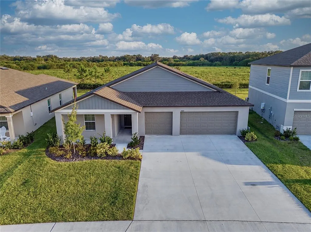4 bed, 3.0 bath, 2576 sqft, $2,995 — Photo 3