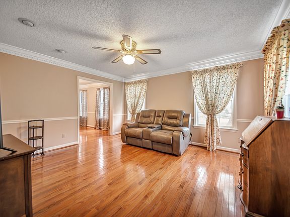 4th image of 552 Hollerman Ln