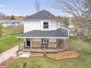 318 N 4th St, Algoma, WI 54201