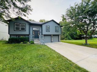 513 NW Fox Hollow Ln, Blue Springs, MO 64015