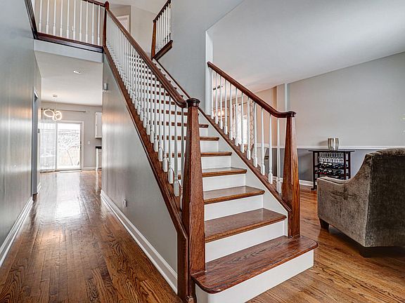 2nd image of 2027 Norwich Dr